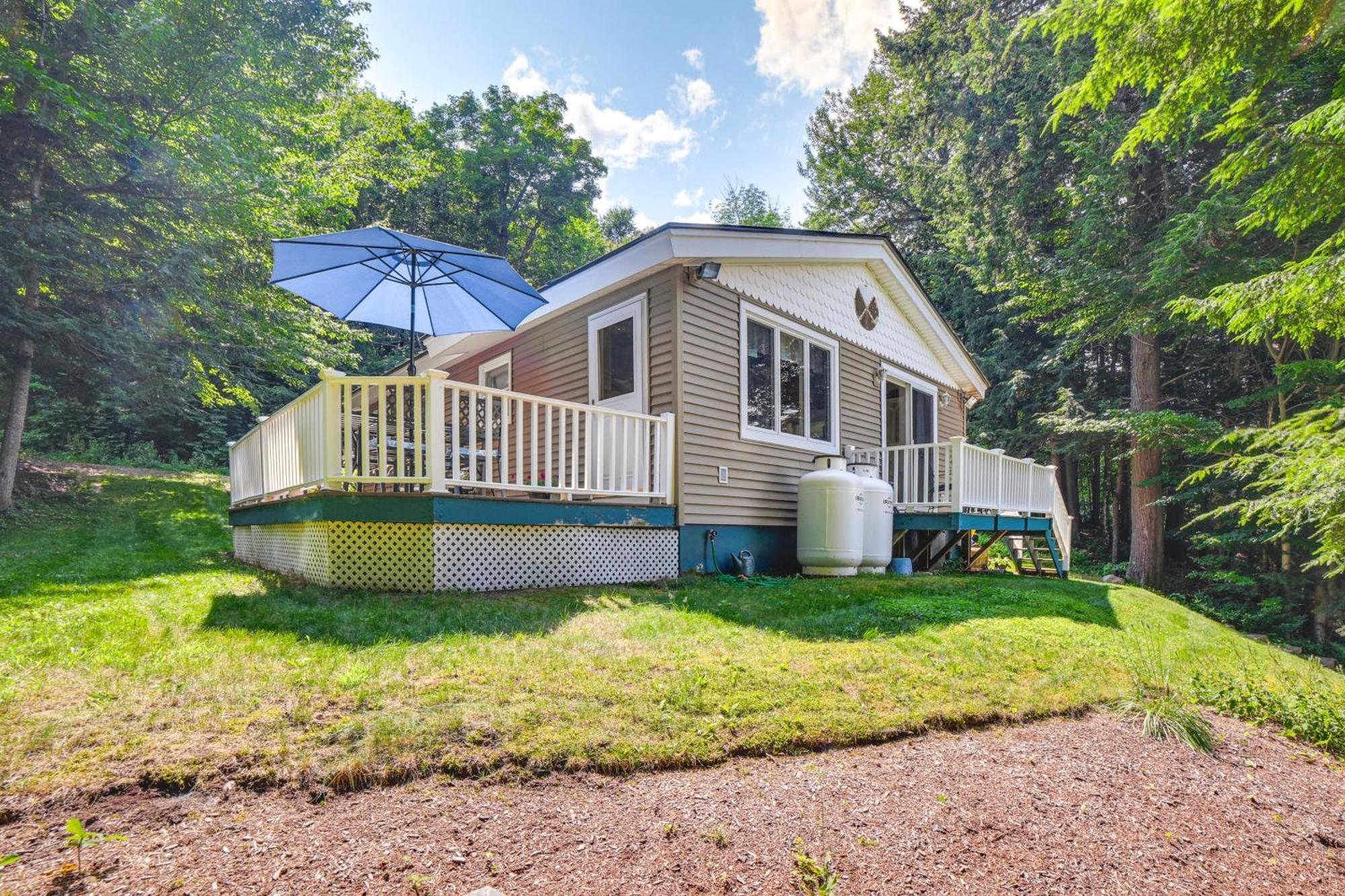 Breathtaking Newbury Cottage With Deck On Chalk Pond Exterior photo