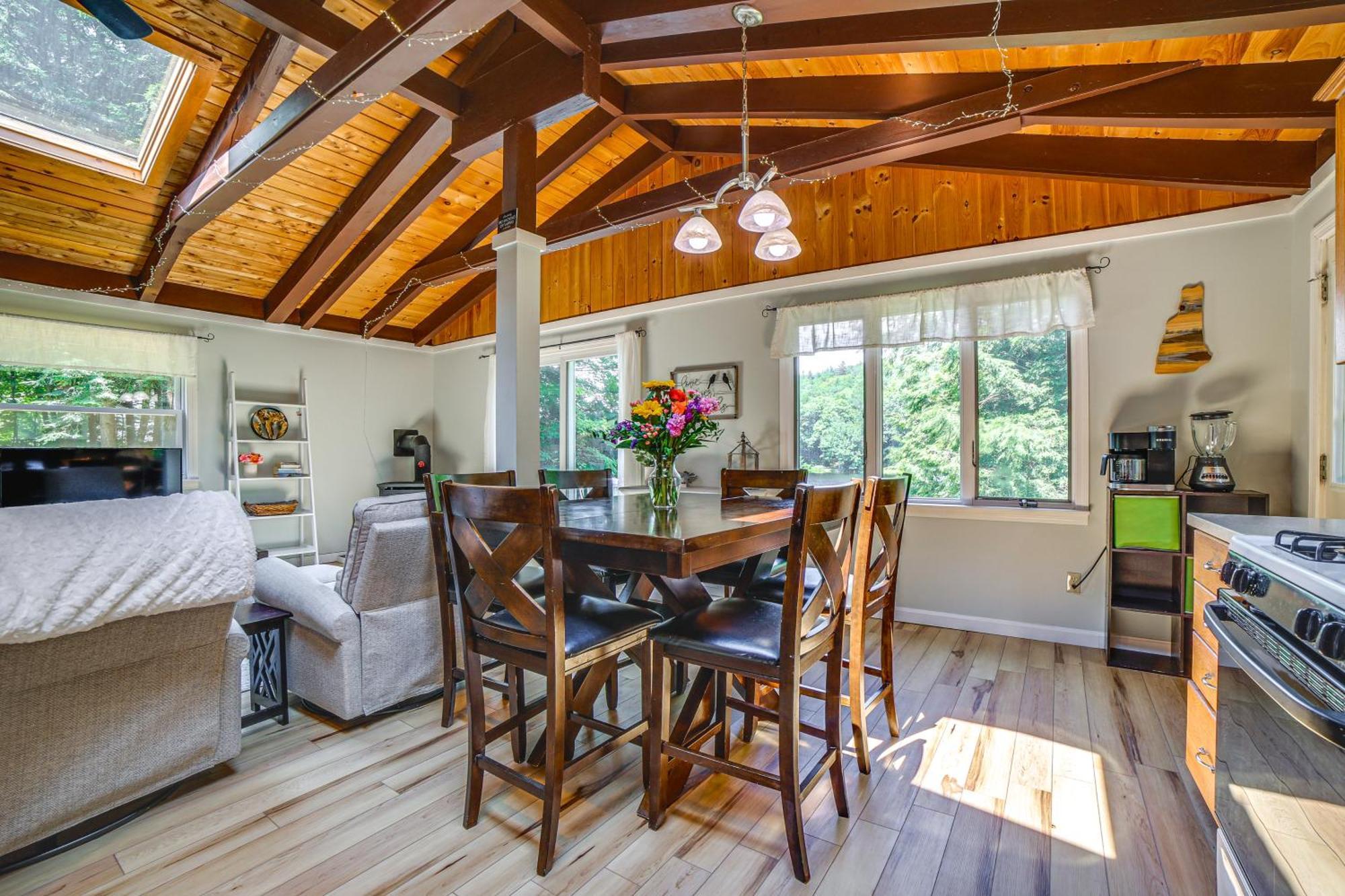 Breathtaking Newbury Cottage With Deck On Chalk Pond Exterior photo